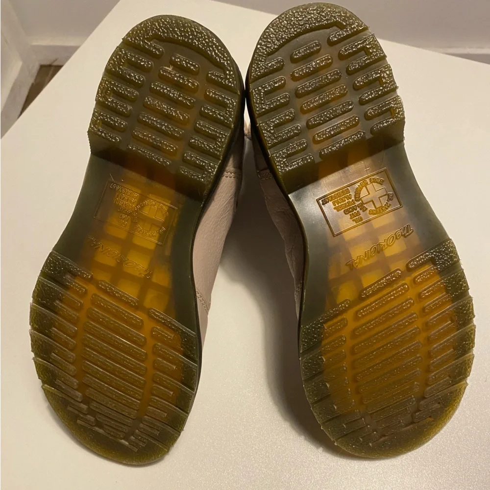 Dr. Martens Women’s 2976 Virginia Chelsea Boots in Vintage Taupe - Picture 5 of 5